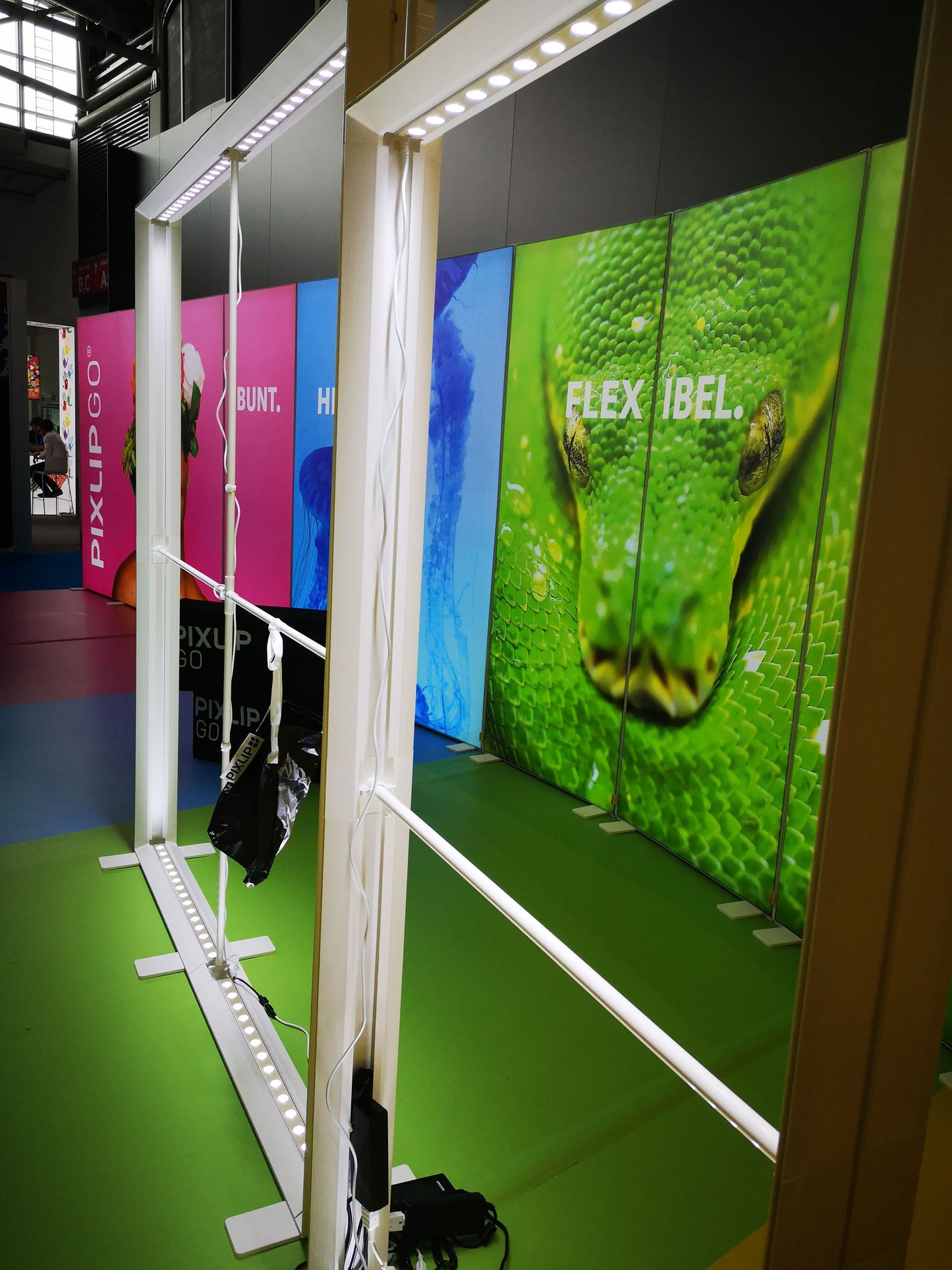 LED Beleuchteter Messestand Pixlip Go - modularedisplays.com