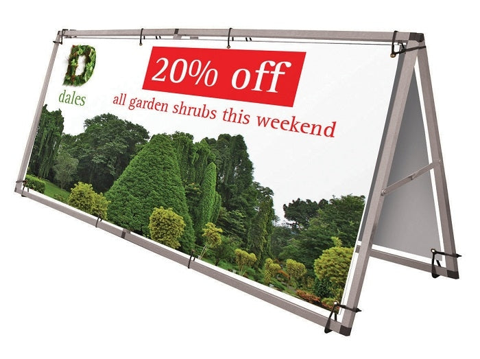 Monsoon Großformat Bannerdisplay 2,5m mit Druck - modularedisplays.com