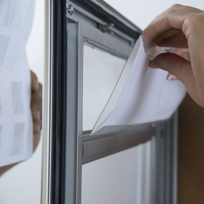 Schaukasten mit magnethaftender Rückwand - modularedisplays.com